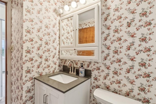 563 Meadowvale Dr, Cheswick, PA 15024 - half bath with wallpapered walls, toilet, and vanity