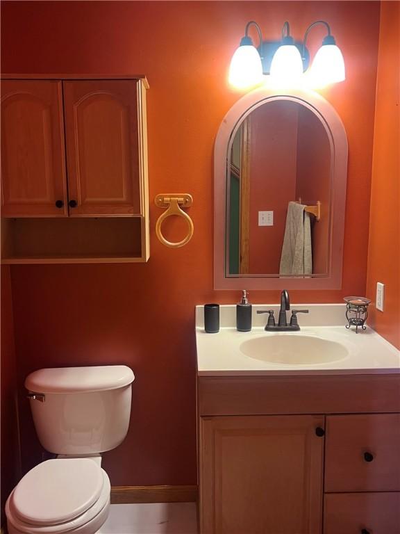 101 Pheasant Run Dr, Worth Twp But, PA 16057 - bathroom featuring vanity and toilet