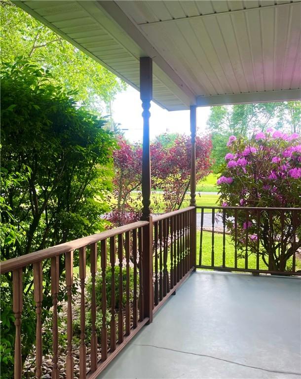 101 Pheasant Run Dr, Worth Twp But, PA 16057 - view of covered porch