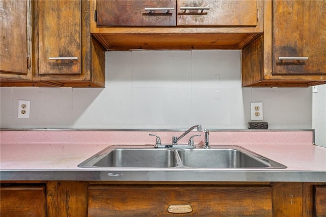 1725 Arlington Ave, South Side, PA 15210 - kitchen with a sink
