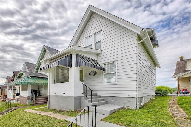 view of front of home with a front yard