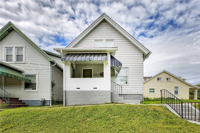 bungalow with a front lawn and entry steps