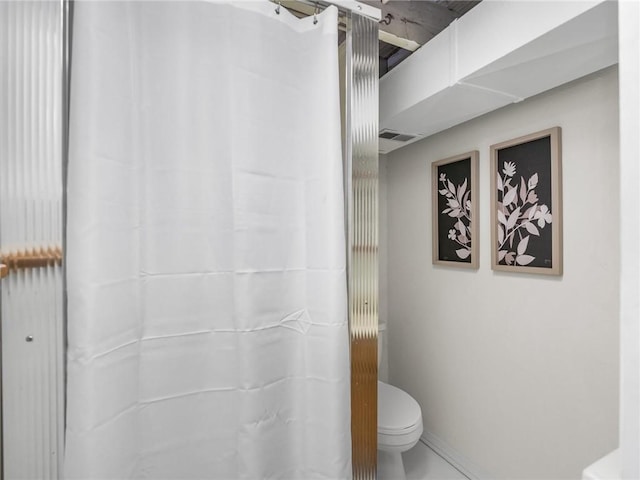 258 Wayne St, Baden, PA 15005 - bathroom featuring toilet, curtained shower, and baseboards