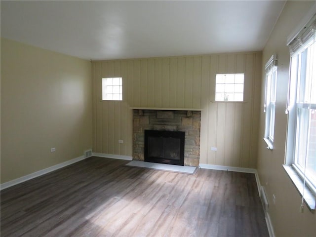 985 Mcneilly Rd, Mt Lebanon, PA 15226 - unfurnished living room featuring healthy amount of natural light, baseboards, and wood finished floors