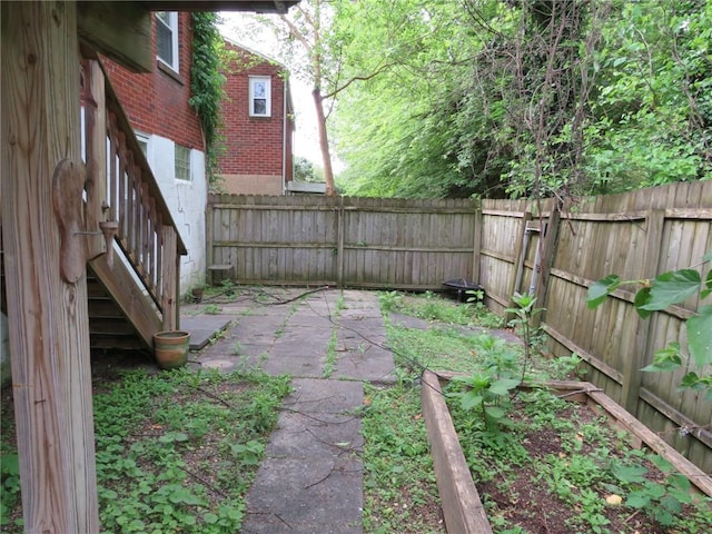 985 Mcneilly Rd, Mt Lebanon, PA 15226 - fenced backyard featuring a patio