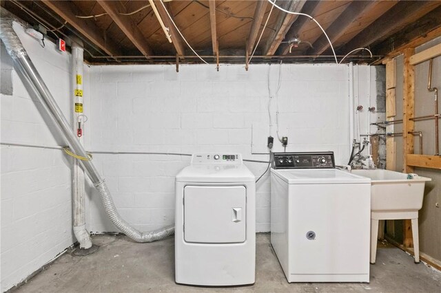 119 Hillcrest Dr, Ross Twp, PA 15237 - laundry room with separate washer and dryer