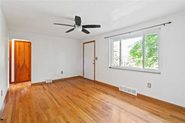119 Hillcrest Dr, Ross Twp, PA 15237 - spare room featuring light wood-type flooring, a ceiling fan, and baseboards
