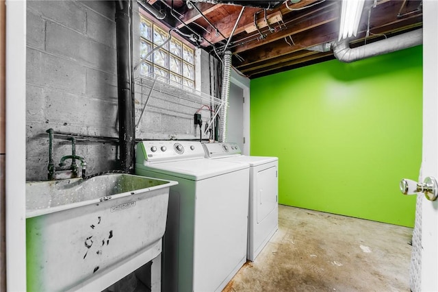 118 Arrow Dr, Elizabeth Twp/Boro, PA 15037 - laundry room featuring washing machine and dryer