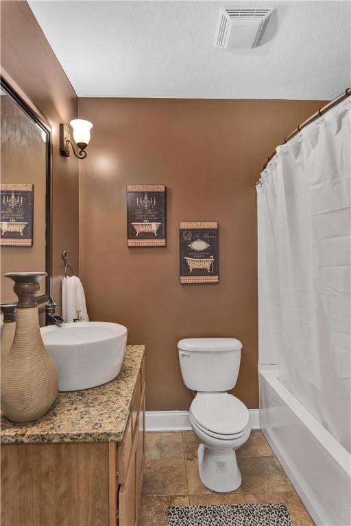 117 Majestic Dr, Adams Twp, PA 16046 - bathroom with baseboards, toilet, vanity, and shower / tub combo with curtain