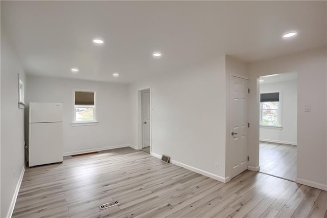 622 Ascension Dr, West Mifflin, PA 15122 - spare room featuring light wood-style flooring, healthy amount of natural light, baseboards, and recessed lighting