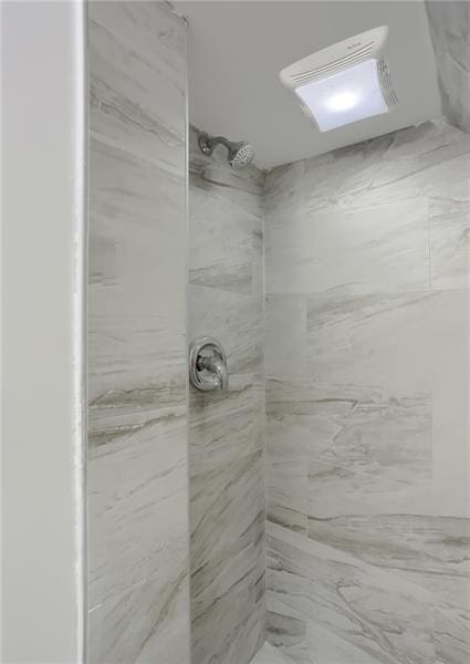622 Ascension Dr, West Mifflin, PA 15122 - full bathroom with a tile shower