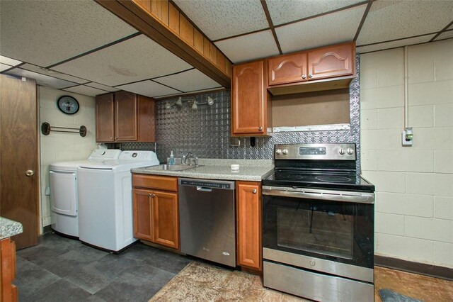 512 Leckrone Highhouse Rd, Pa, PA 15458 - kitchen with appliances with stainless steel finishes, washer and dryer, a drop ceiling, light countertops, and a sink