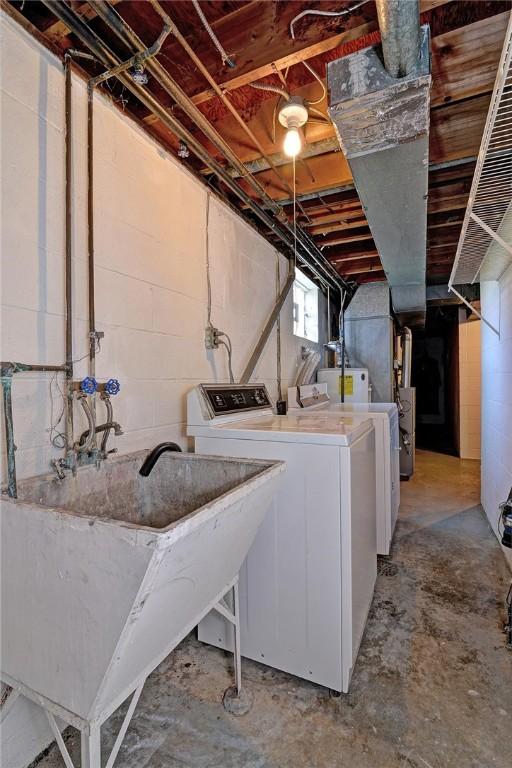 257 Noble Ave, Crafton, PA 15205 - laundry area with separate washer and dryer and water heater