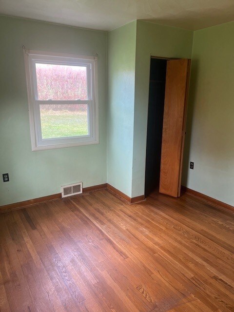525 Glade Mill Run, Middlesex Twp, PA 16059 - unfurnished room with light wood-type flooring and baseboards