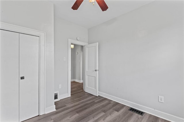 947 Pine St, Ambridge, PA 15003 - unfurnished bedroom featuring wood finished floors, baseboards, a closet, and a ceiling fan