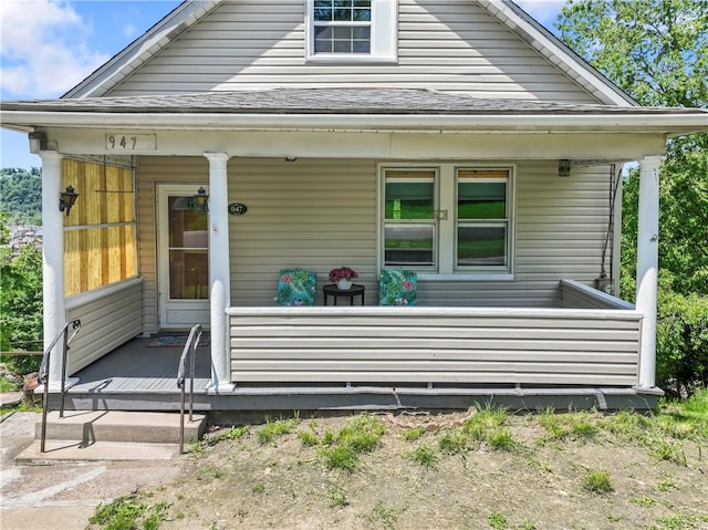947 Pine St, Ambridge, PA 15003 - view of front of home featuring a porch