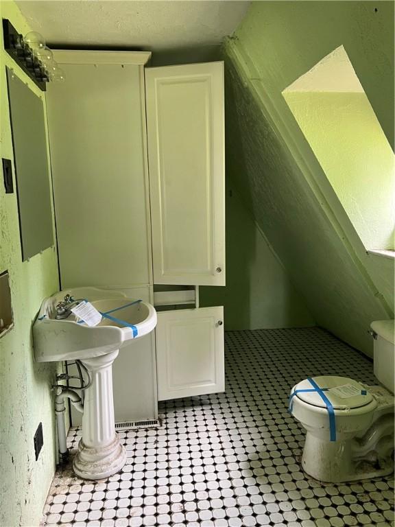 227 Woodlands Rd, Connoquenessing Twp, PA 16033 - bathroom with toilet
