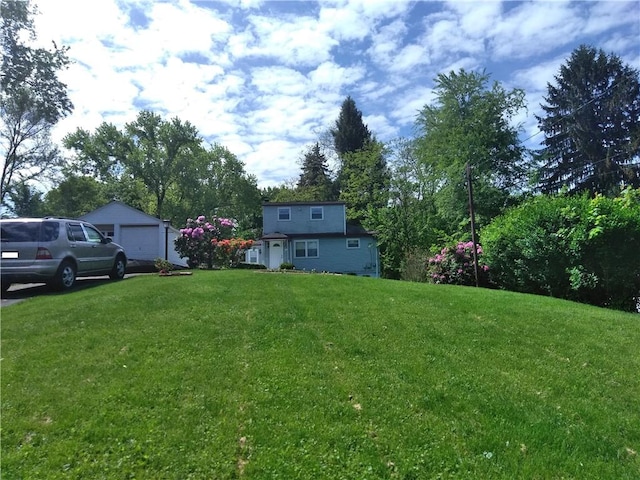 507 Bon Air Rd, Penn Hills, PA 15235 - view of grassy yard featuring a garage