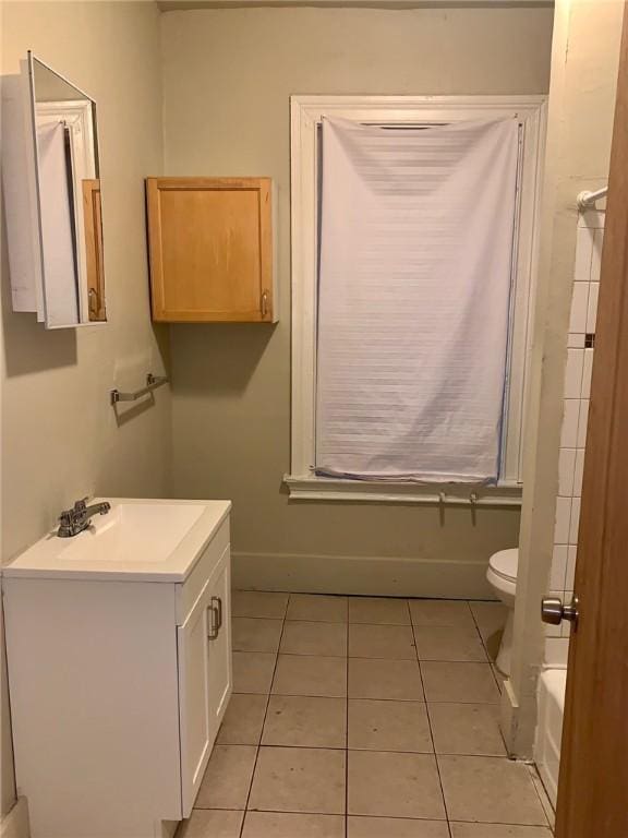 601 N Ave, Wilkinsburg, PA 15221 - bathroom with tile patterned flooring, toilet, vanity, and baseboards