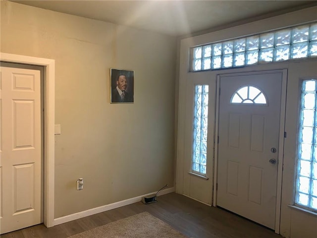 601 N Ave, Wilkinsburg, PA 15221 - entryway with wood finished floors and baseboards