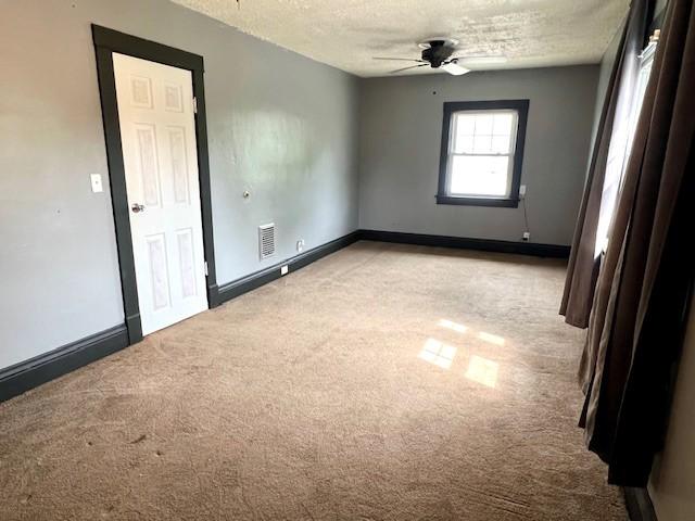 582 Spruce Ave, Sharon, PA 16146 - empty room with carpet, ceiling fan, a textured ceiling, and baseboards