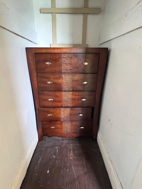 582 Spruce Ave, Sharon, PA 16146 - detailed view of wood finished floors and baseboards