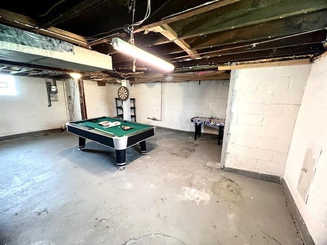 582 Spruce Ave, Sharon, PA 16146 - below grade area featuring billiards