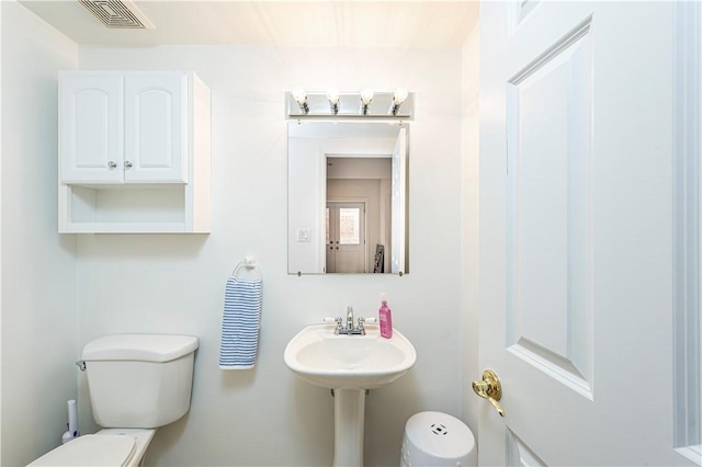 585 Agnes St, Hempfield Twp Wml, PA 15601 - bathroom featuring toilet