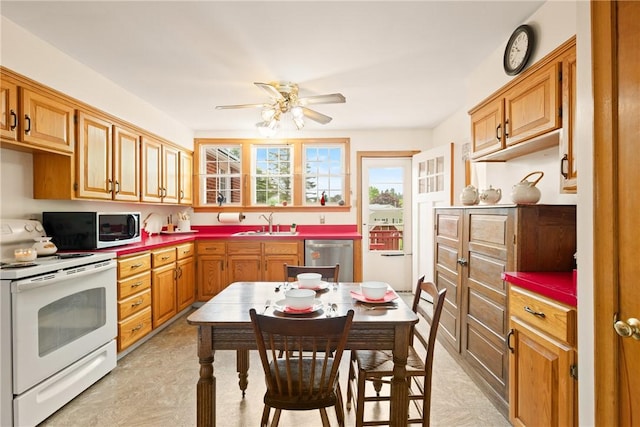 865 W Sanner St, Somerset Boro, PA 15501 - kitchen featuring stainless steel appliances, a sink, and a ceiling fan