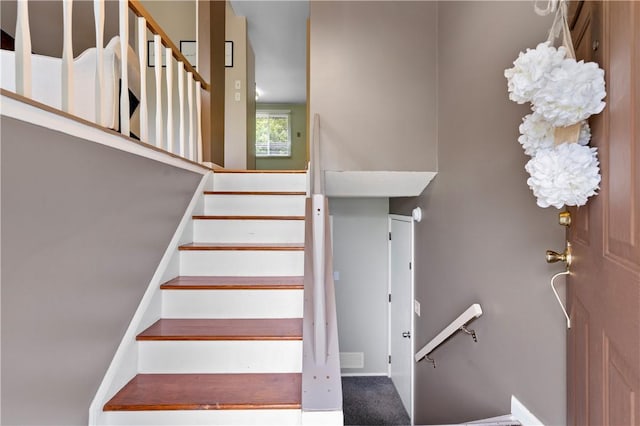 15 Fawnridge Dr, Robinson Twp Nwa, PA 15136 - staircase featuring carpet