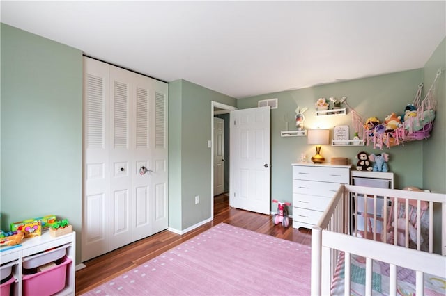 15 Fawnridge Dr, Robinson Twp Nwa, PA 15136 - bedroom featuring wood finished floors, a closet, a nursery area, and baseboards