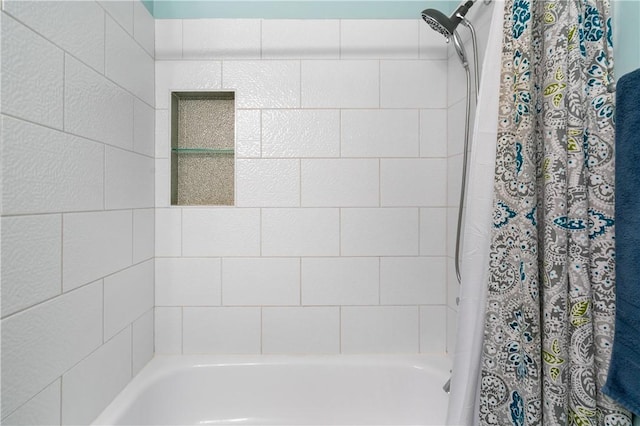 15 Fawnridge Dr, Robinson Twp Nwa, PA 15136 - full bathroom featuring shower / bath combination with curtain