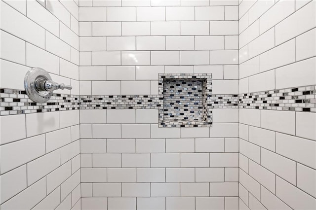 15 Fawnridge Dr, Robinson Twp Nwa, PA 15136 - bathroom featuring a tile shower