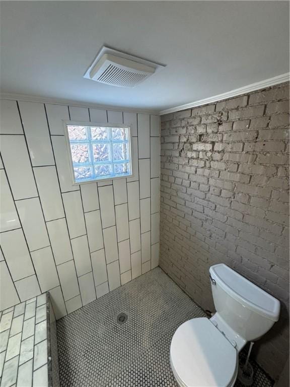 514 Knoll St, Central North Side, PA 15212 - bathroom featuring toilet, a tile shower, and brick wall