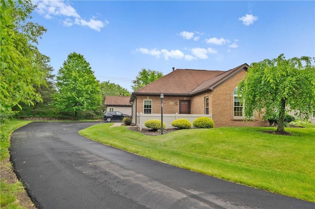 22 Ashford Dr, Cranberry Twp, PA 16066 - ranch-style house with brick siding and a front lawn