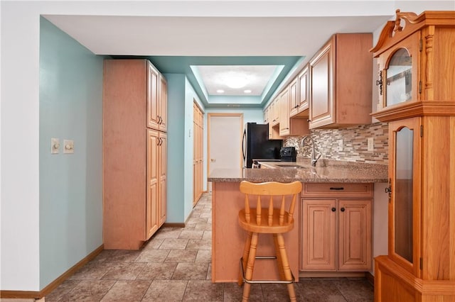 22 Ashford Dr, Cranberry Twp, PA 16066 - kitchen with a sink, baseboards, a peninsula, tasteful backsplash, and light stone finish floors