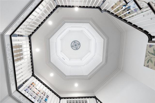 506 Villa Dr, Peters Twp, PA 15367 - detailed view of crown molding and recessed lighting