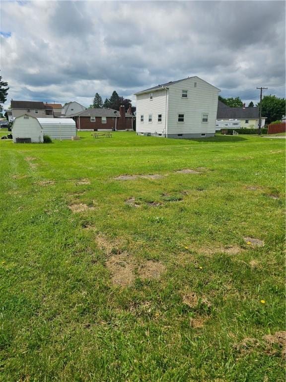 2318 Cottage Ave, Natrona Hts/Harrison Twp, PA 15065 - view of grassy yard