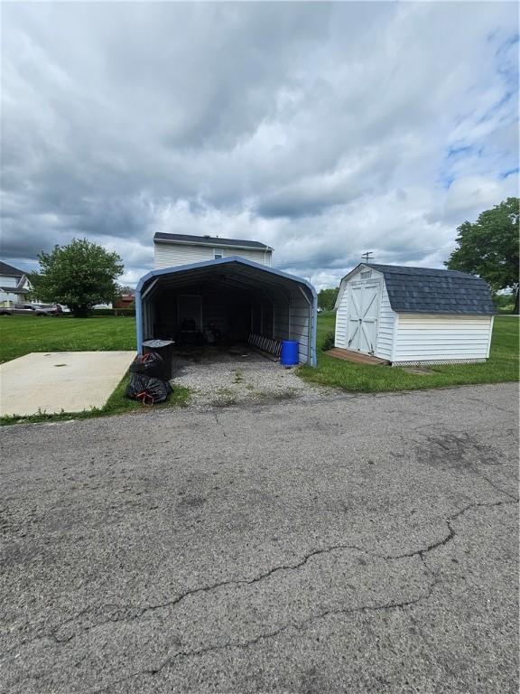 2318 Cottage Ave, Natrona Hts/Harrison Twp, PA 15065 - garage with a shed, a detached carport, and driveway