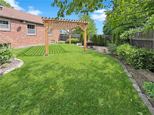 940 Warren Ave, New Castle/4Th, PA 16101 - view of yard with a pergola