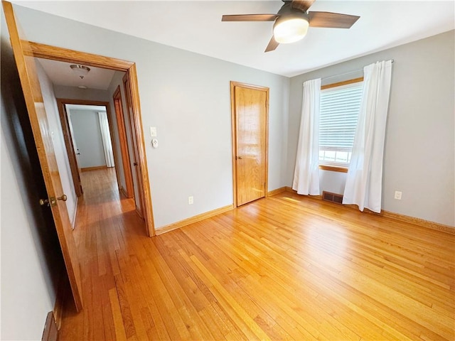 940 Warren Ave, New Castle/4Th, PA 16101 - unfurnished bedroom with light wood-style flooring, baseboards, and a ceiling fan