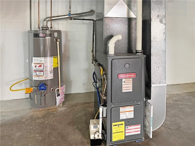940 Warren Ave, New Castle/4Th, PA 16101 - utility room with gas water heater and heating unit