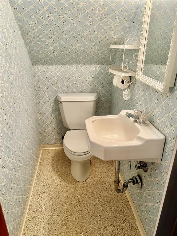 535 Glen Shannon Dr, Castle Shannon, PA 15234 - bathroom with baseboards, toilet, and a sink