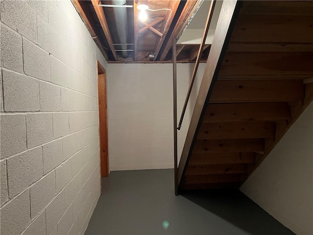 286 Windsor Rdg Unit 26, Neshannock Twp, PA 16105 - unfinished below grade area featuring stairs and concrete block wall