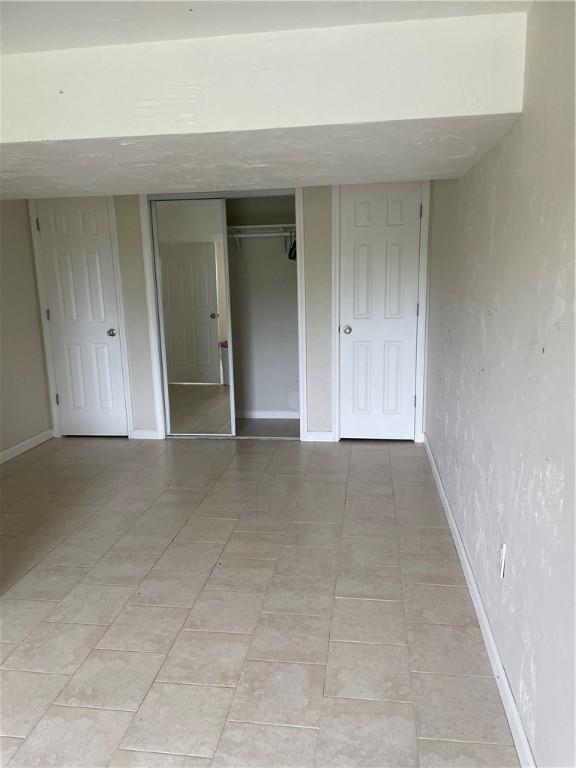 241 Willow Dr, Monroeville, PA 15146 - unfurnished bedroom featuring baseboards and a closet