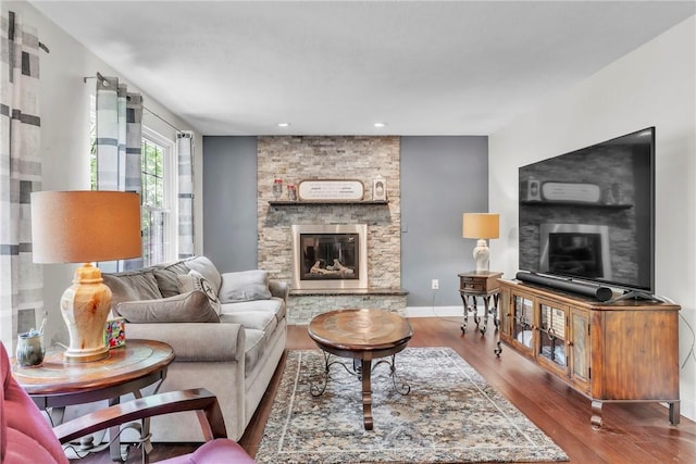 319 Hummingbird Cir, Cranberry Twp, PA 16066 - living area with wood finished floors, a fireplace, baseboards, and recessed lighting