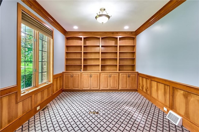 133 Ridgemont Dr, Cranberry Twp, PA 16066 - interior space featuring wainscoting, built in features, and ornamental molding