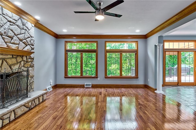 133 Ridgemont Dr, Cranberry Twp, PA 16066 - unfurnished living room featuring ornamental molding, hardwood / wood-style floors, baseboards, and a ceiling fan