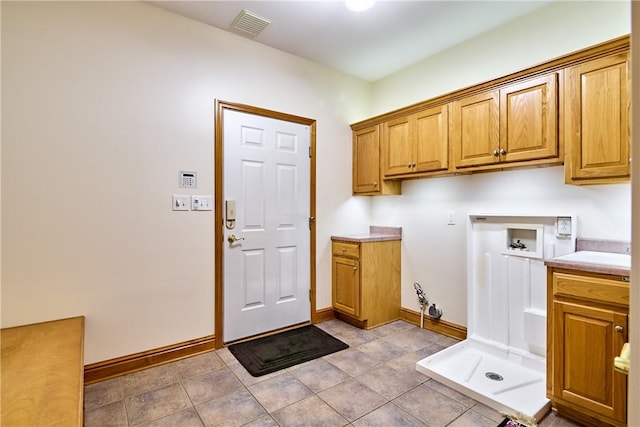 133 Ridgemont Dr, Cranberry Twp, PA 16066 - laundry room featuring cabinet space, baseboards, hookup for a washing machine, and hookup for a gas dryer