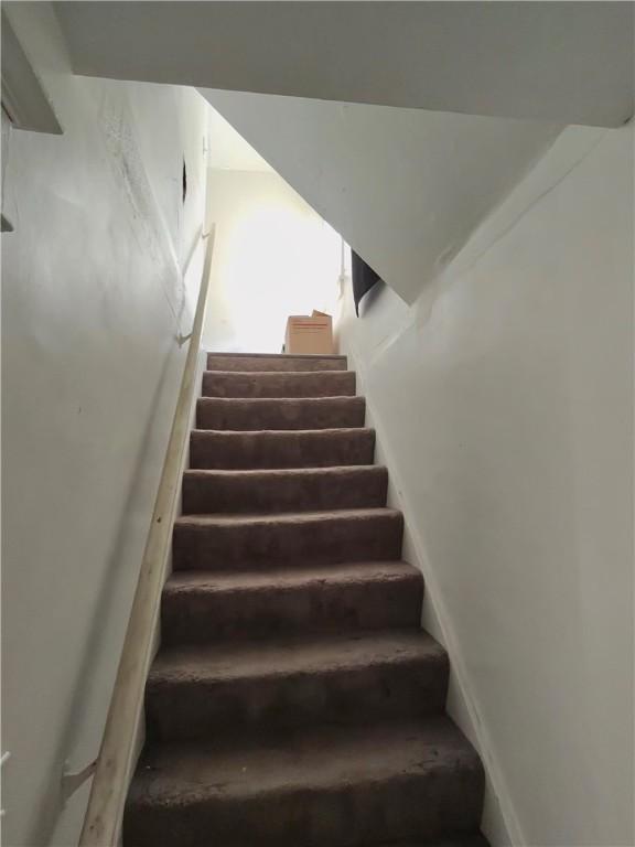 1131 13th St, Mckees Rocks, PA 15136 - view of stairway